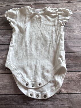 Next white onesie vguc 9/12